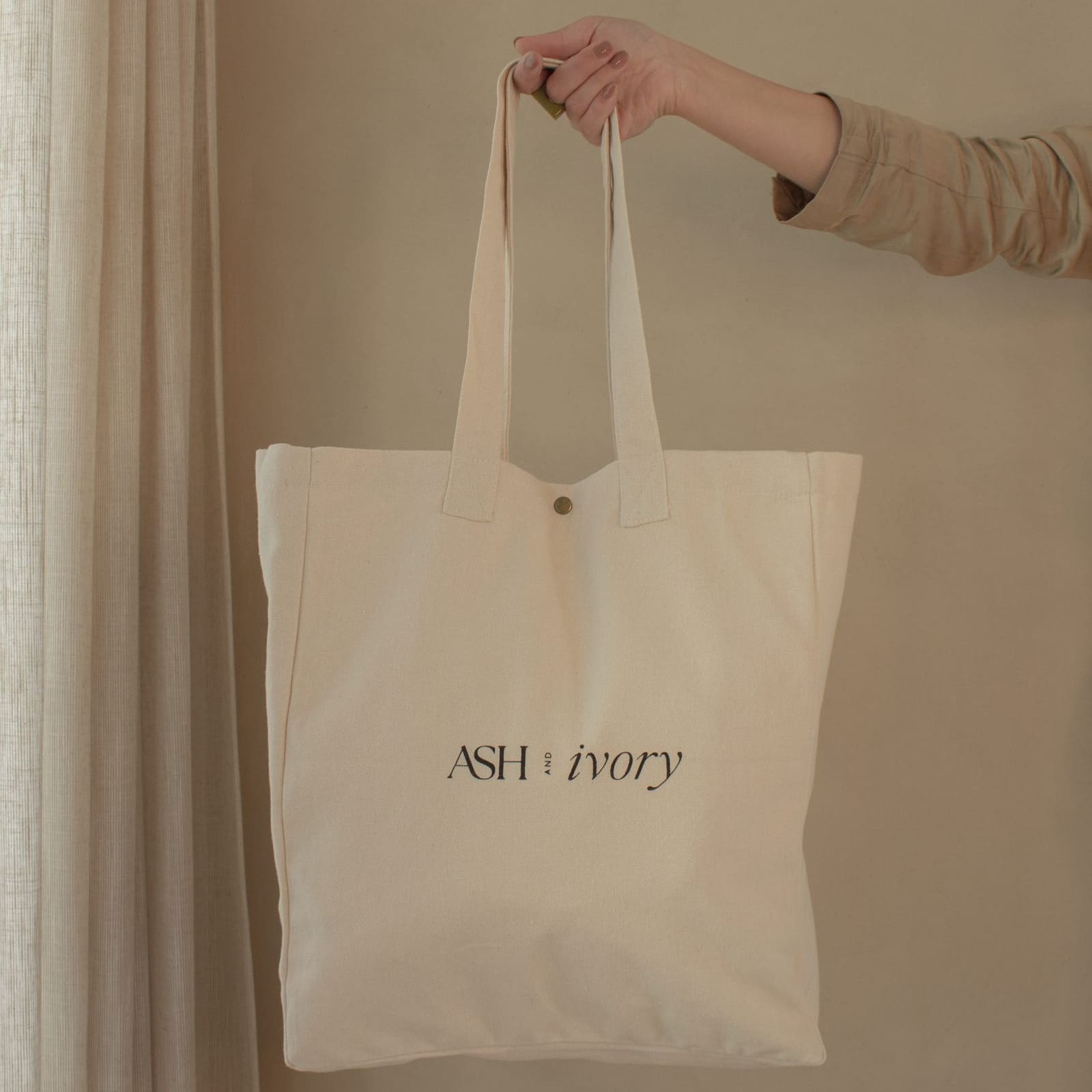 Ash & Ivory Shopper